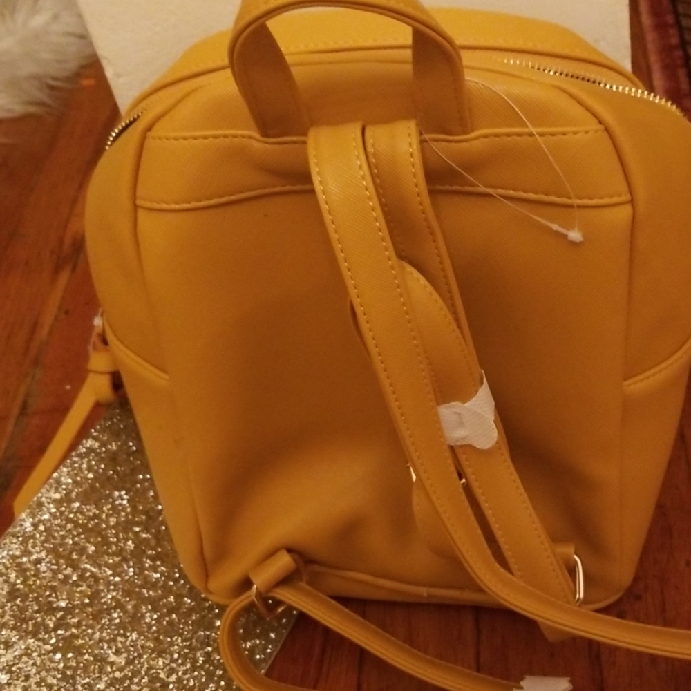 Backpack - Picture 4 of 4